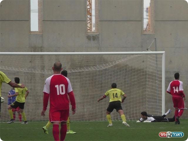 השער המצמק של הוד השרון (שקד מורג)